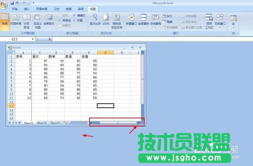 EXCEL 如何讓表格的首行或首列固定不動不滾動?